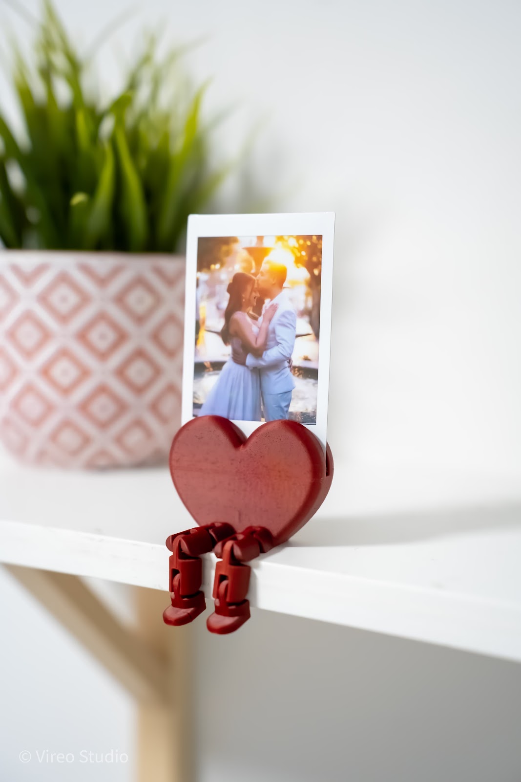 Flirty | Heart Photo & Card Display With Flexible Legs