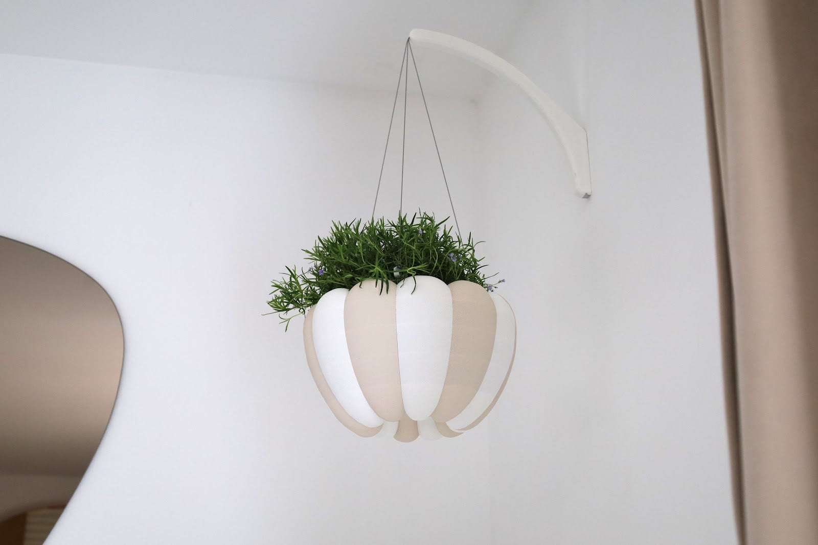 Iap Airy Hanging Planter