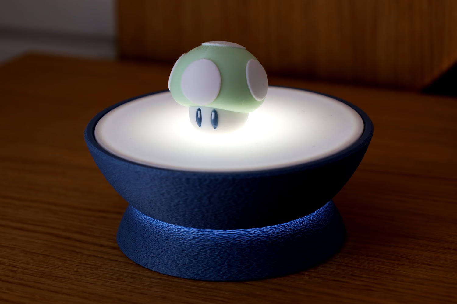 Iap Figurine Light Presenter Small