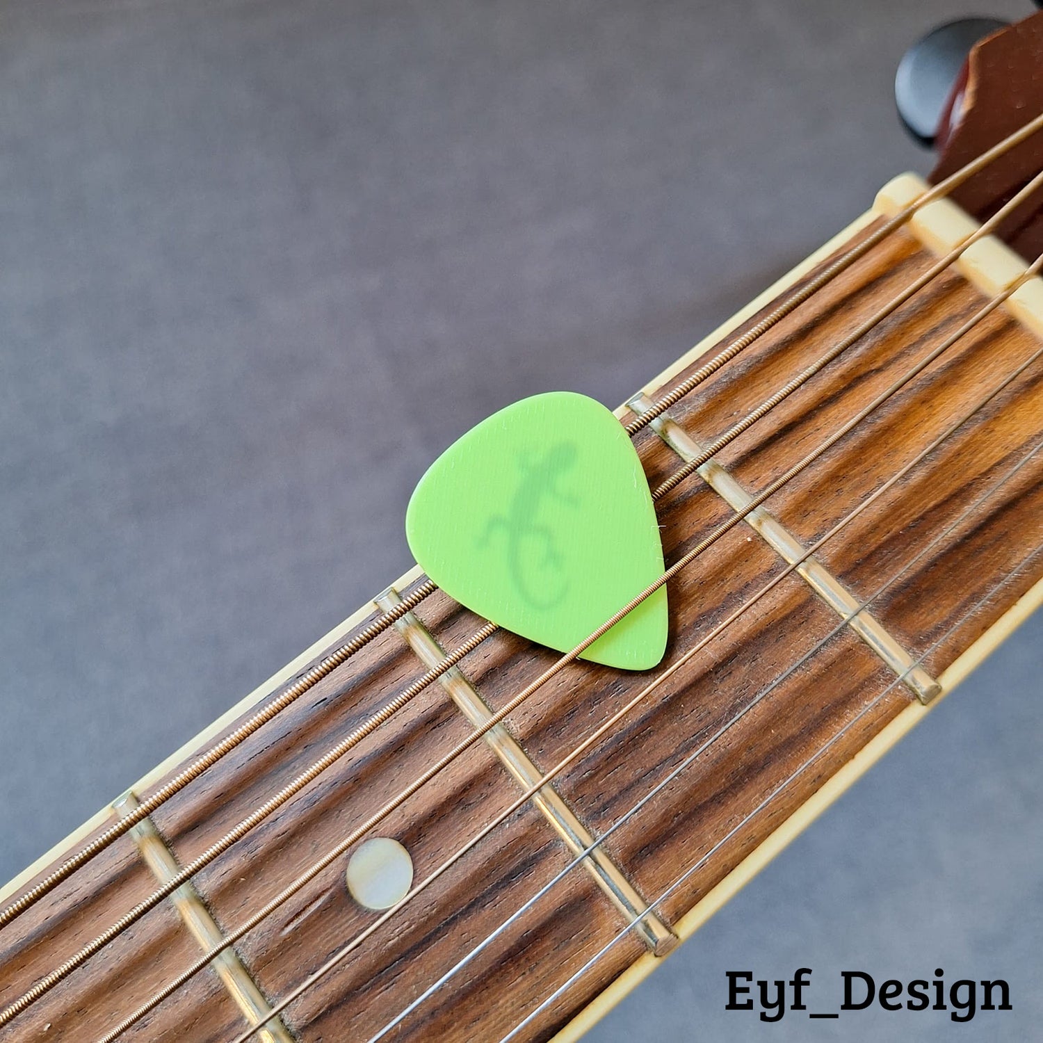 Guitar Pick Lizard