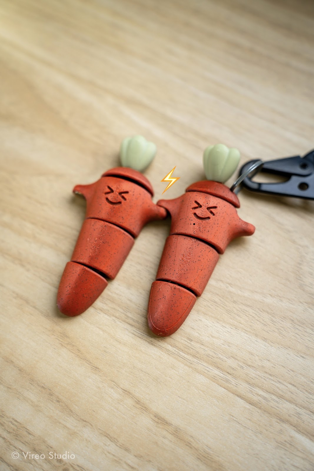 Carrot Duo | Magnetic Flexible Carrot Fidget Keychain
